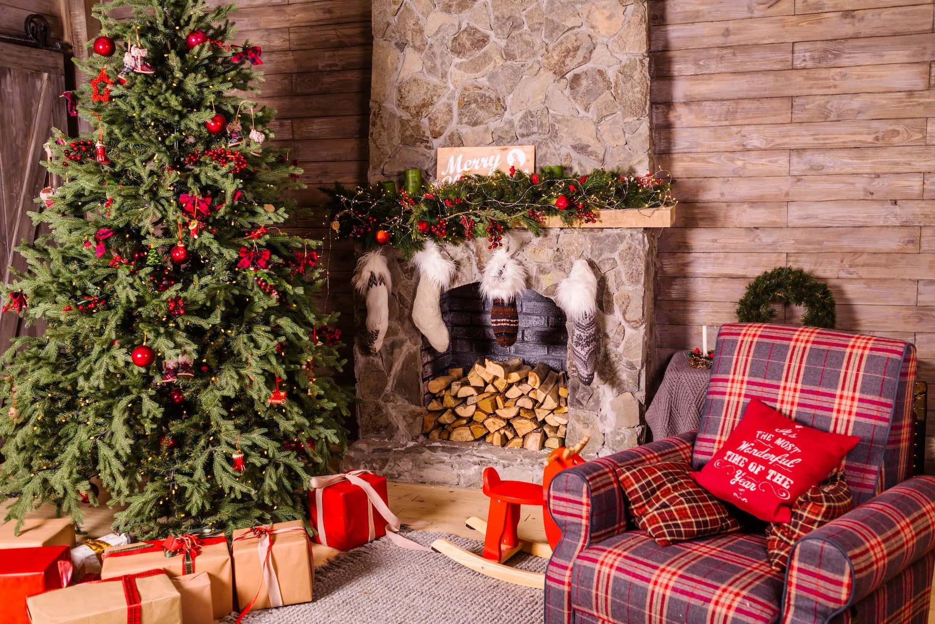 Le sapin est associé à Noël et aux cadeaux.