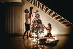 Article Mon-Bucheron.com : Décorer votre sapin de Noël : les tendances de 2023